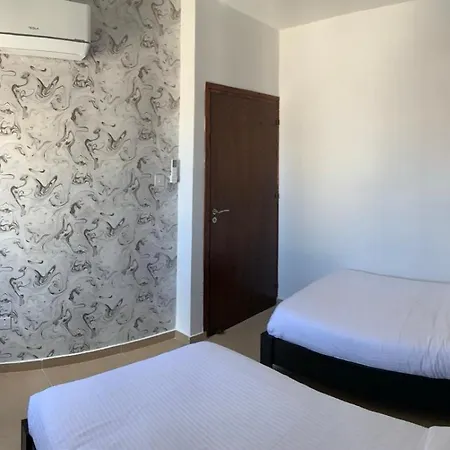 Sunshine Escape * לרנקה