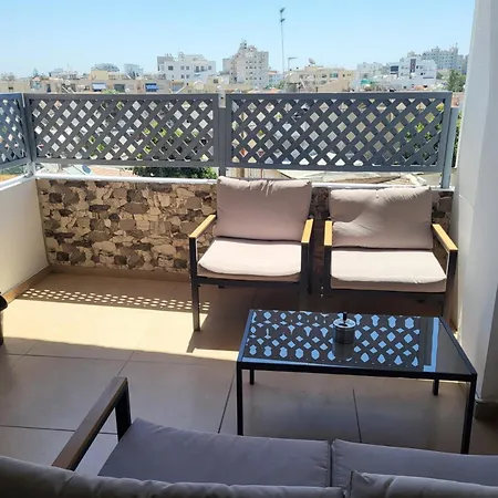 Sunshine Escape דירה